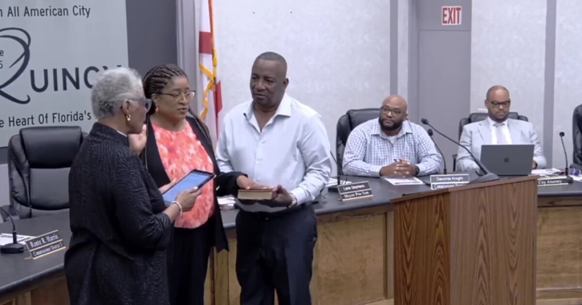 Quincy swears in officials, Dr. Robin Wood elected mayor