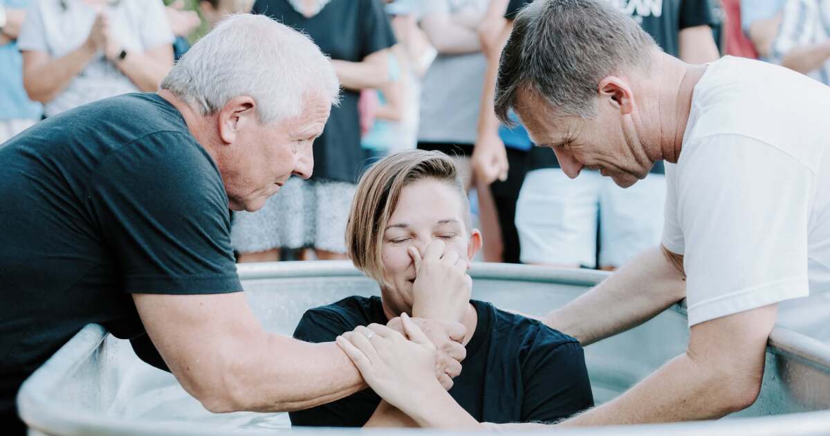 Beach baptism canceled at Sanibel site after water warning, resurrected at Estero church's location | WGCU News