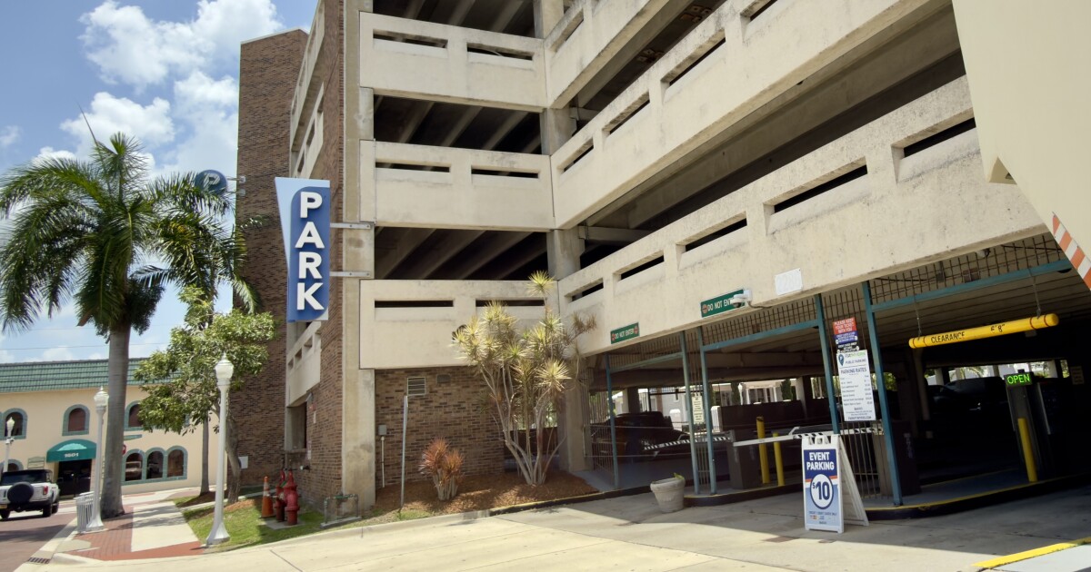 City of Palms new downtown parking program: How local business react to the change | WGCU News