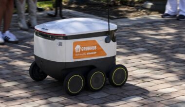 Food-delivery robots drop out of school at FGCU | WGCU News