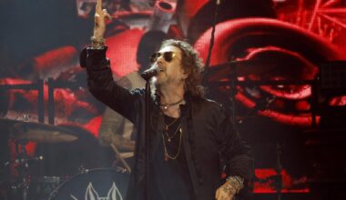 Black Crowes shoot down 'USA' chants and boos at Florida concert
