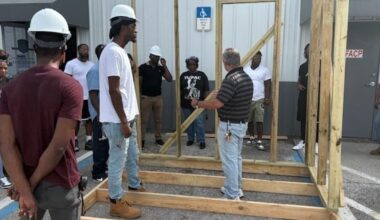 Some Florida workers turn to trade jobs amid rising unemployment and AI uncertainties