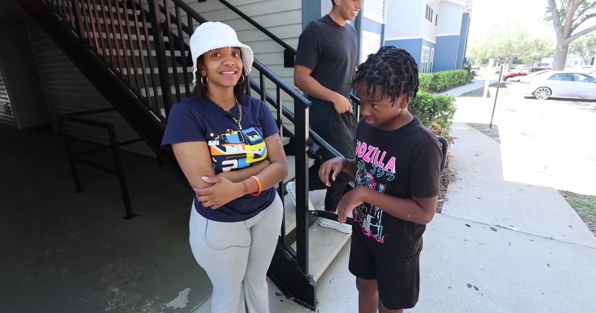 Riverview mother receives furniture donation after homelessness