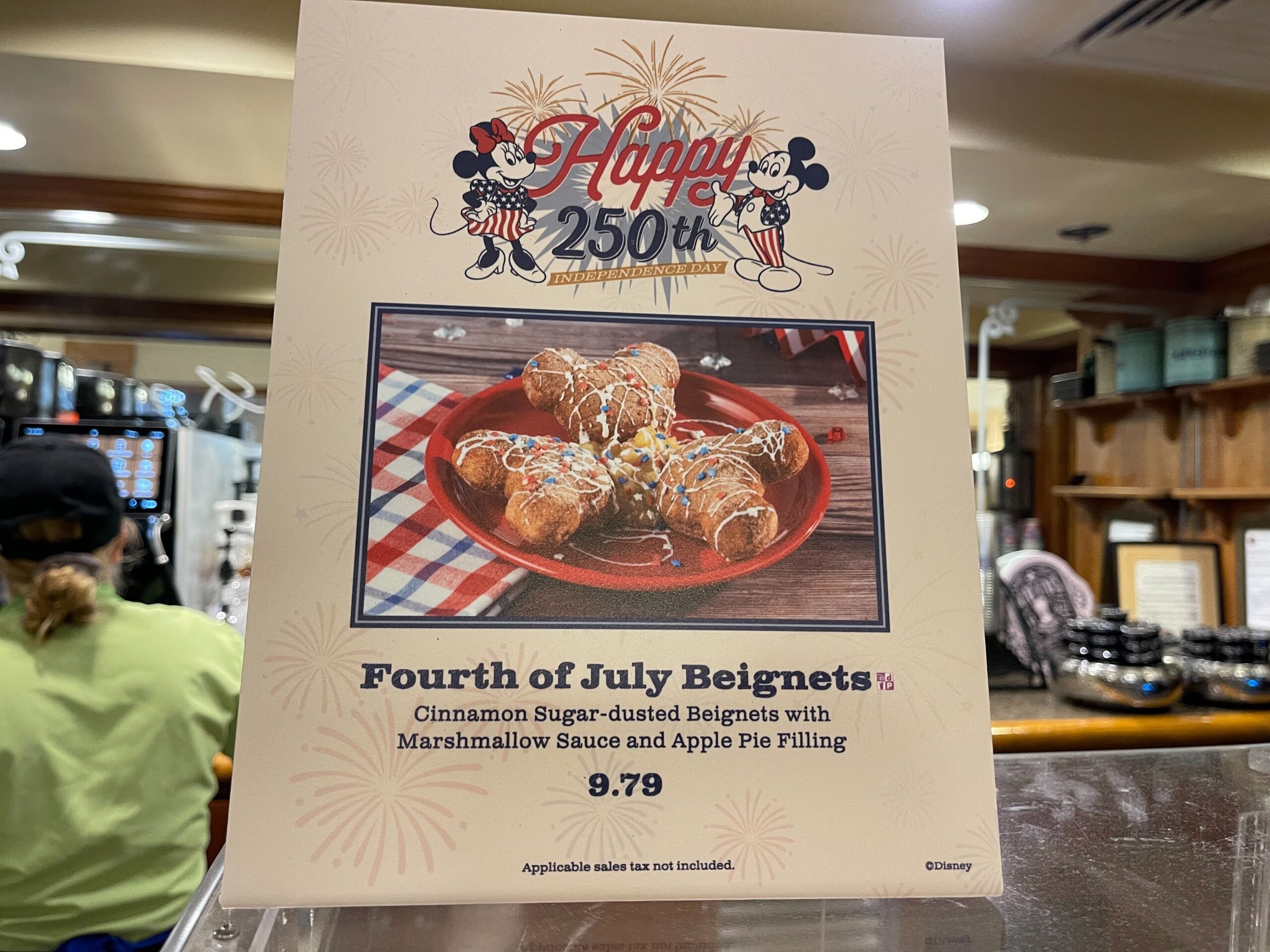 REVIEW: Apple Pie Fourth of July Beignets From Scat Cat's at Disney’s Port Orleans Resort