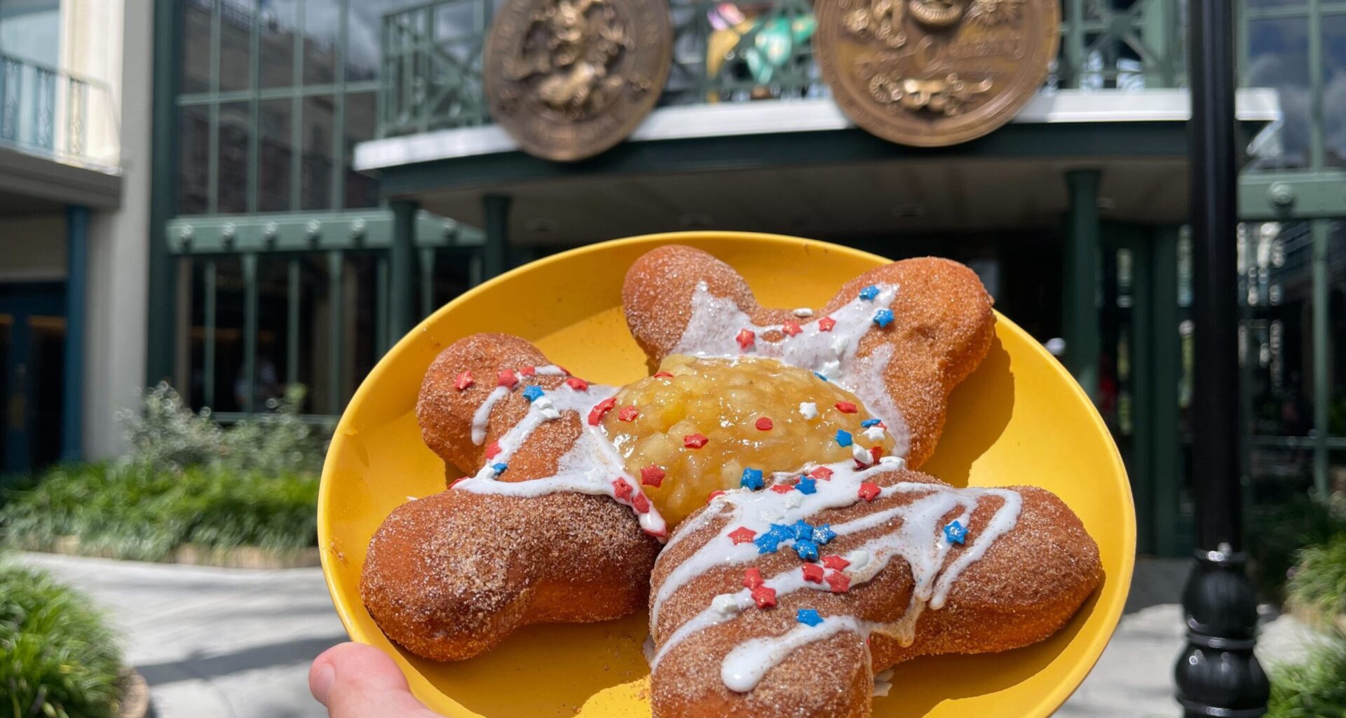 REVIEW: Apple Pie Fourth of July Beignets From Scat Cat