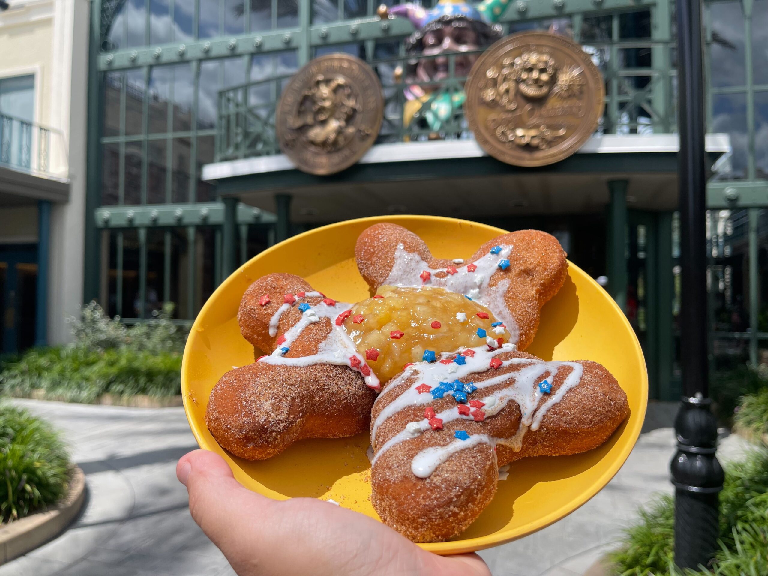 REVIEW: Apple Pie Fourth of July Beignets From Scat Cat's at Disney’s Port Orleans Resort