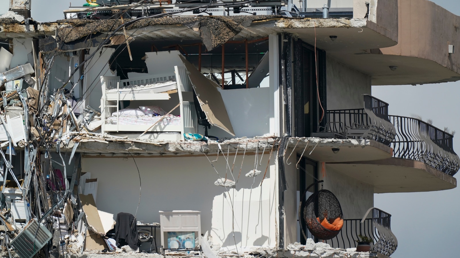 A deadly collapse at a Florida condo happened slowly over several weeks, probe finds