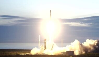 SpaceX: Falcon 9 rocket launches Starlink satellites from Florida
