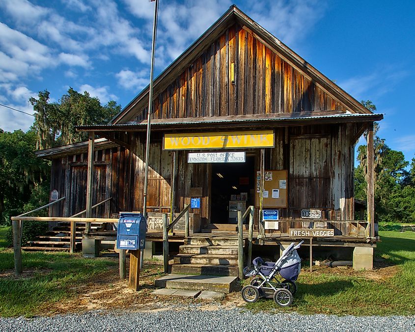 Wood&Swink General Store and Post Office (Kevinmurrayphotography, CC BY-SA 3.0 <https://creativecommons.org/licenses/by-sa/3.0>, via Wikimedia Commons)