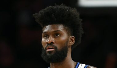 Instant Grade: Magic Get Creative With Jonathan Isaac Signing