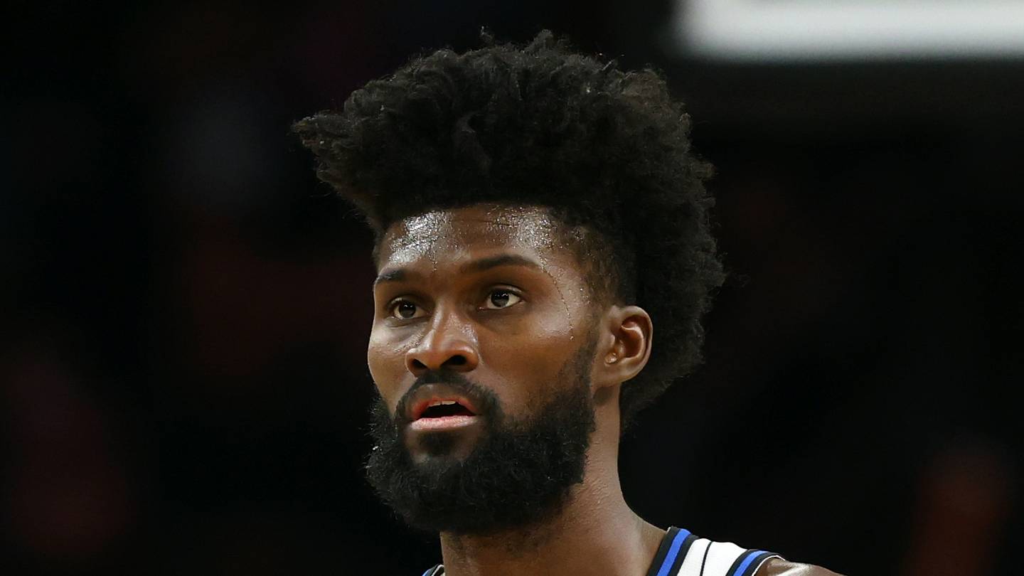 Instant Grade: Magic Get Creative With Jonathan Isaac Signing