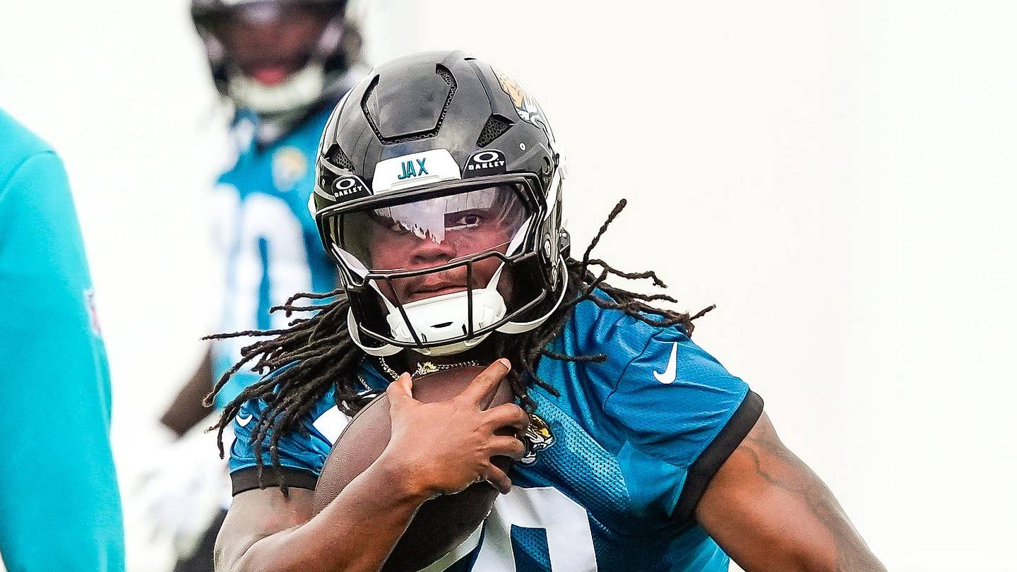 Jacksonville Jaguars running back Deejay Dallas (20) cuts upfield during the second day of minicamp at the Miller Electric Center, Wednesday, June 10, 2026, in Jacksonville.
