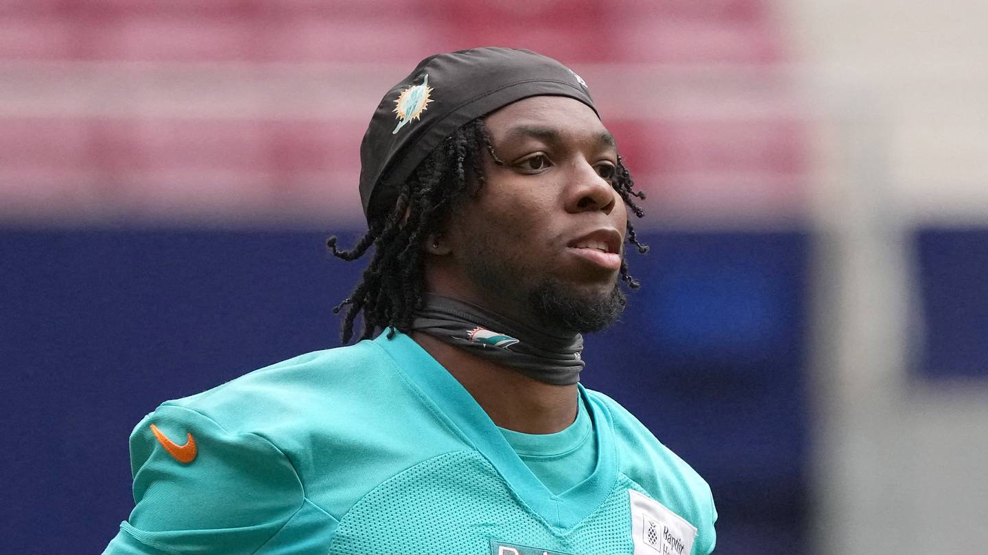 Tampa Bay Buccaneers Sign Former Dolphins Starting Safety