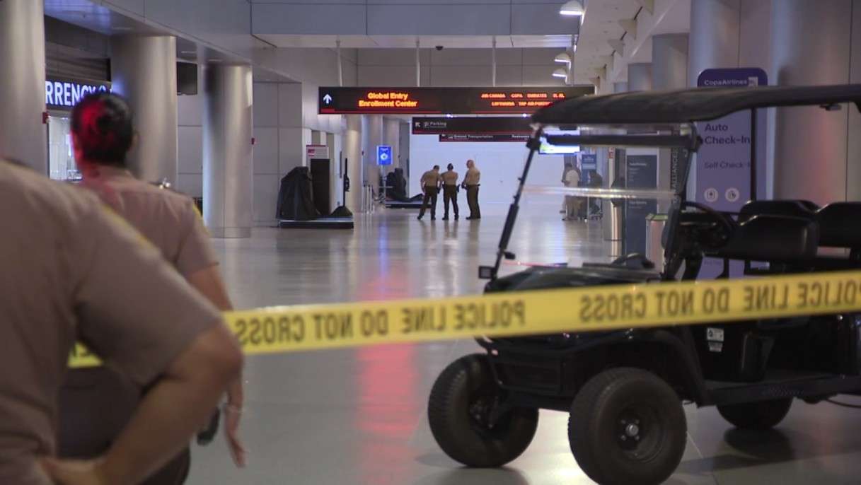 All-clear given at MIA after unattended item in Concourse J prompts concerns - WSVN 7News | Miami News, Weather, Sports