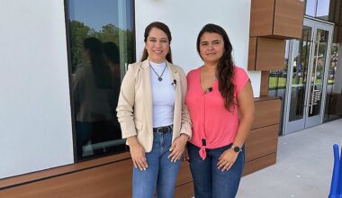 Denisse Pacheco, left, and Katherine Borja have come together to host a mental health group for Venezuelan families impacted by the earthquake. (Spectrum News 13)