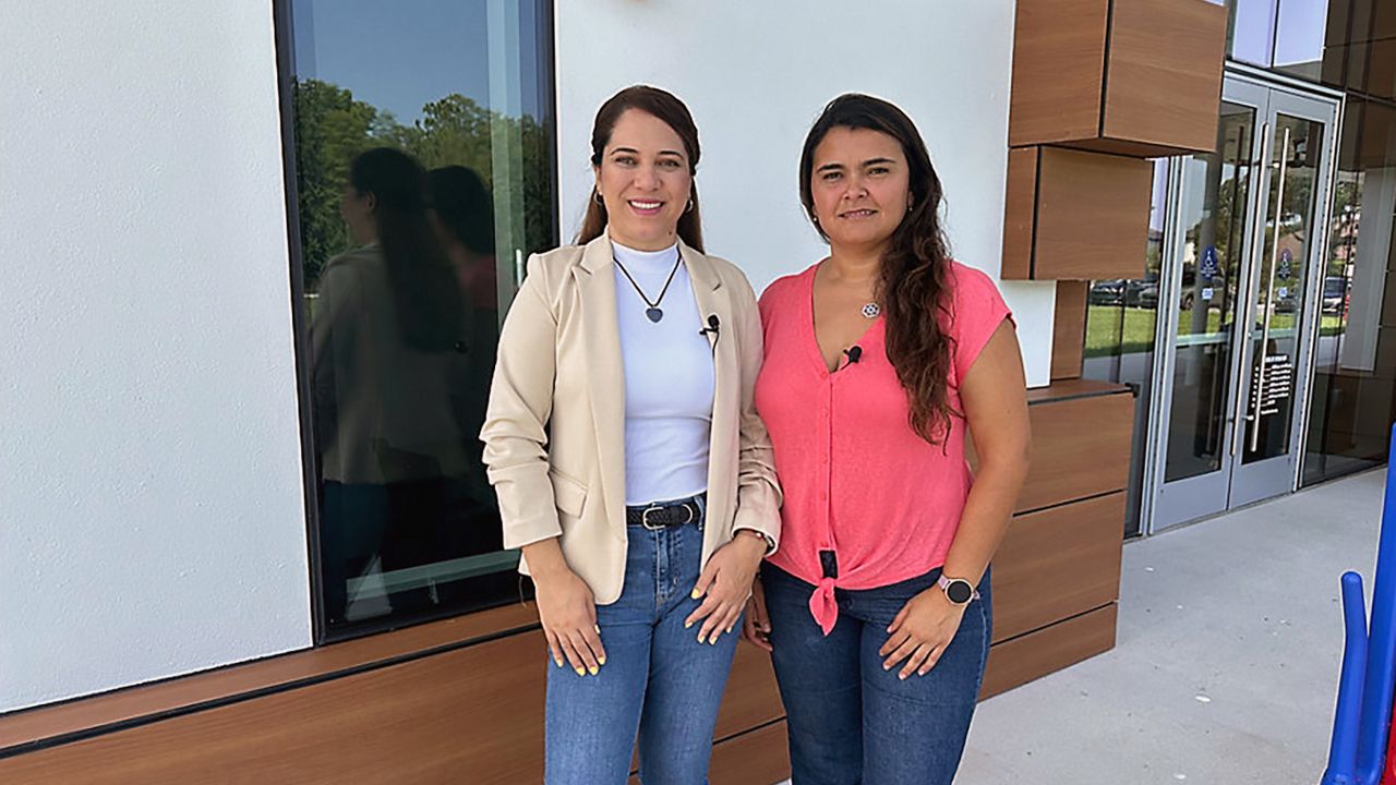 Denisse Pacheco, left, and Katherine Borja have come together to host a mental health group for Venezuelan families impacted by the earthquake. (Spectrum News 13)
