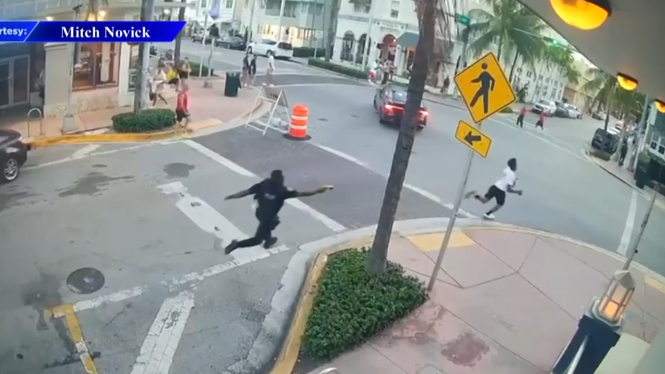 Surveillance shows officer deploying Taser on suspect during South Beach drug bust - WSVN 7News | Miami News, Weather, Sports