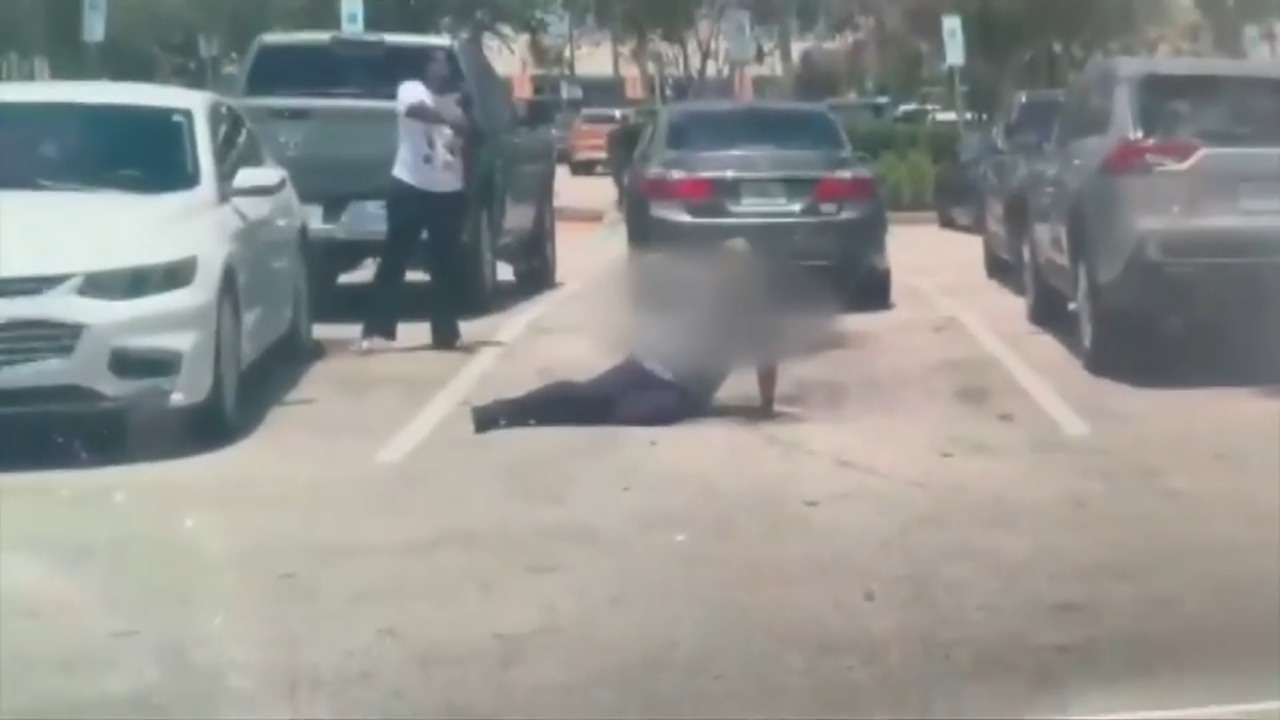 Cellphone, dashcam videos show moment woman fatally shoots man outside North Lauderdale Walmart over parking dispute - WSVN 7News | Miami News, Weather, Sports