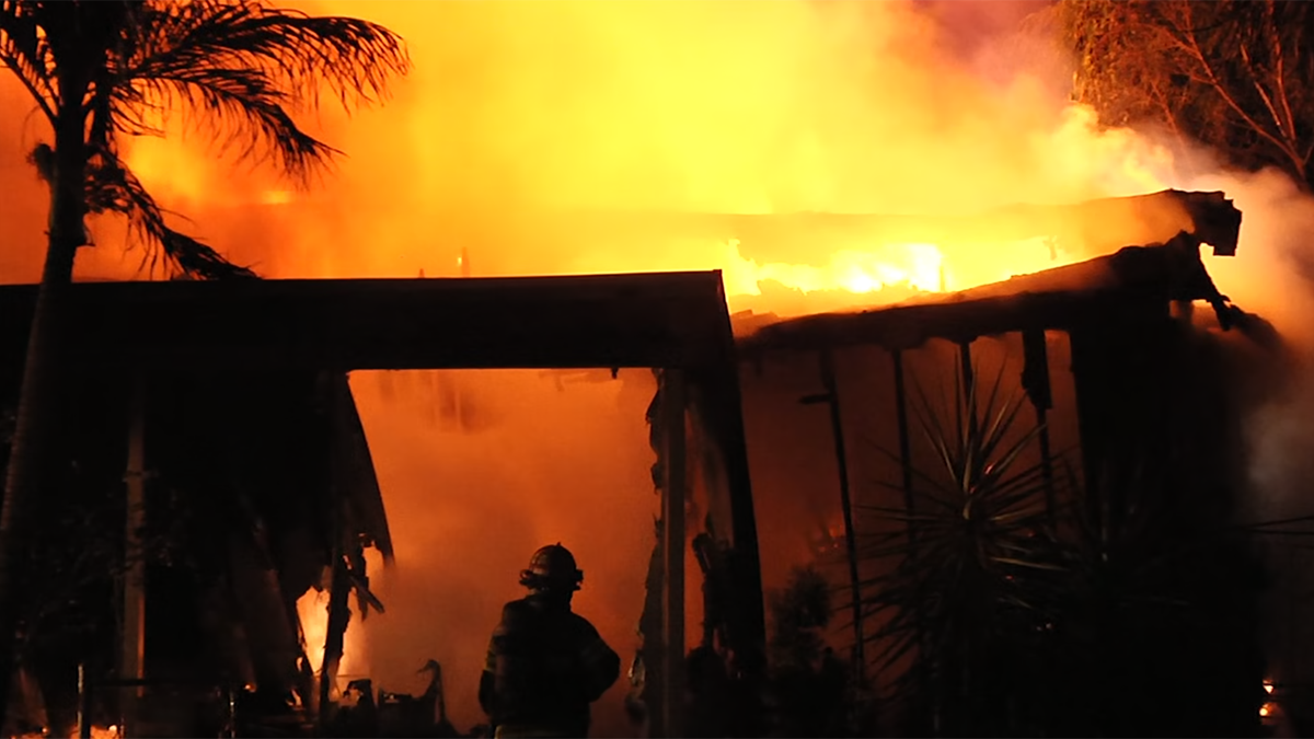 Mobile home goes up in flames in Davie; cause of fire under investigation – NBC 6 South Florida