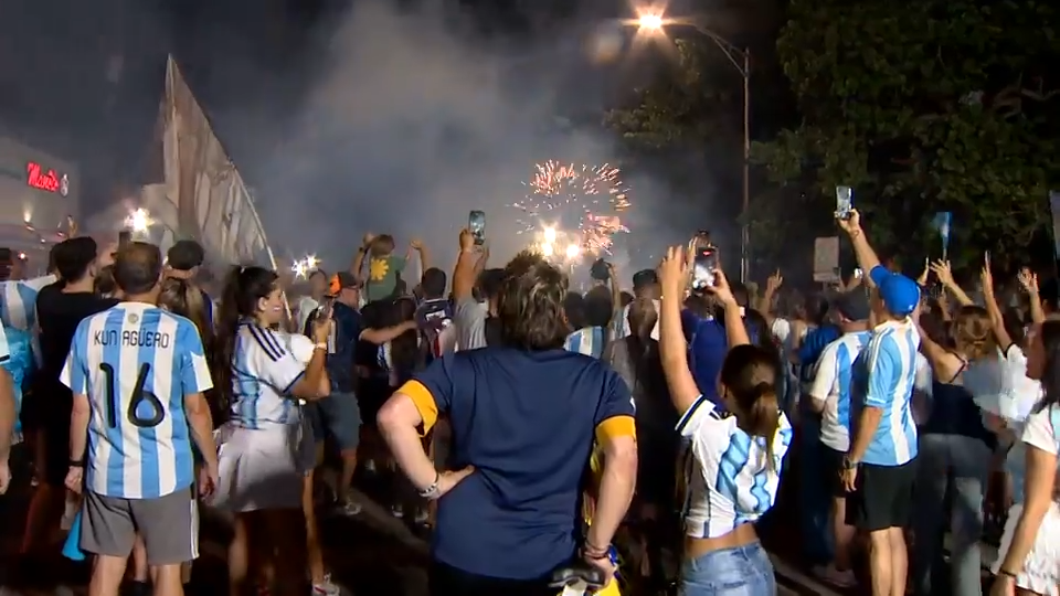 Jubilant Argentina fans celebrate nerve-racking 3-2 win over Cape Verde in World Cup across Miami Beach - WSVN 7News | Miami News, Weather, Sports