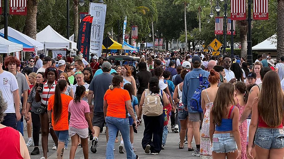 Crowds filled the streets at Cranes Roost for the 29th annual Red Hot & Boom. (Spectrum News/Sarah Winkelmann)