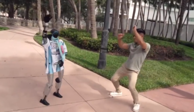 Deco’s Alex Miranda busts a move with Brickell’s famous viral clanker Rex - WSVN 7News | Miami News, Weather, Sports