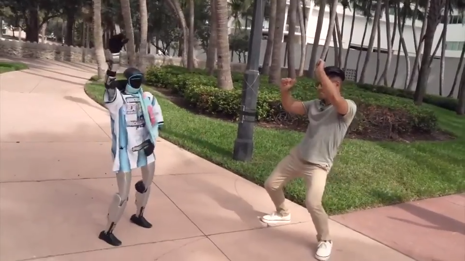 Deco’s Alex Miranda busts a move with Brickell’s famous viral clanker Rex - WSVN 7News | Miami News, Weather, Sports