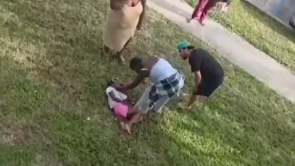 8-year-old girl stable after falling from 3rd floor window of North Miami Beach apartment building - WSVN 7News | Miami News, Weather, Sports