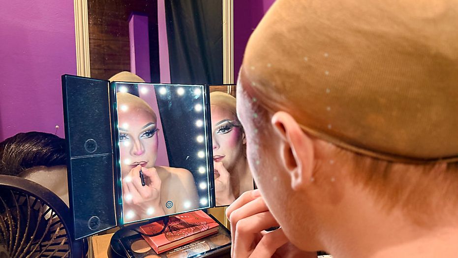 Performer Lexi Long gets ready for "Broadway Brunch" at the new Hamburger Mary's Kissimmee. (Spectrum News/Allison Walker)