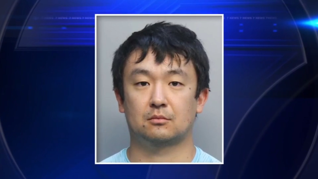 Former Miami-Dade band teacher surrenders, faces felony charges over alleged sexual relationship with student - WSVN 7News | Miami News, Weather, Sports