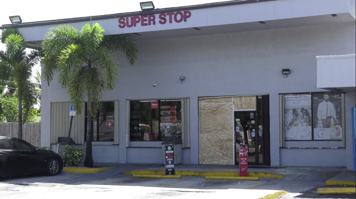 Convenience store in Pompano Beach reopens for business after driver crashed into storefront - WSVN 7News | Miami News, Weather, Sports