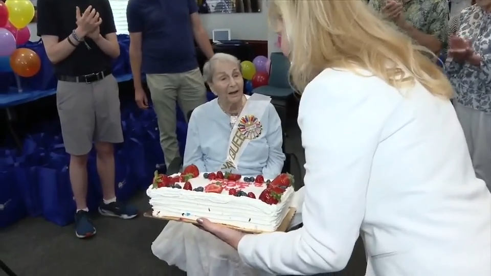 United Way Broward surprises senior with special volunteer project to celebrate 104th birthday - WSVN 7News | Miami News, Weather, Sports