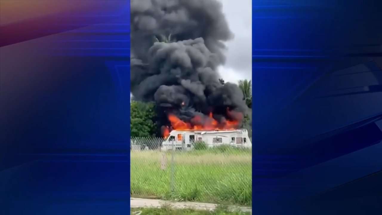 Mobile home destroyed in SW Miami-Dade fire following loud explosion - WSVN 7News | Miami News, Weather, Sports