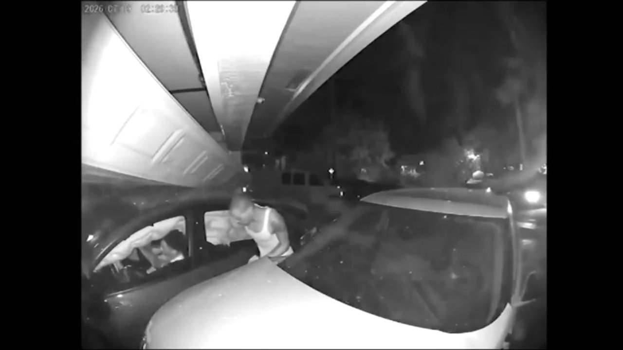 BSO deputies search for Tesla driver after crash into parked cars in Pompano Beach - WSVN 7News | Miami News, Weather, Sports