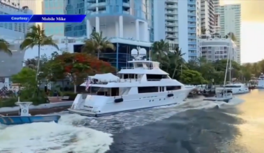 130-foot yacht crashes into dock in downtown Fort Lauderdale; no injuries reported - WSVN 7News | Miami News, Weather, Sports