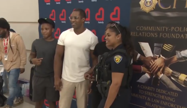 Broward officers pair with local teens for annual back-to-school event at Coral Ridge Mall - WSVN 7News | Miami News, Weather, Sports