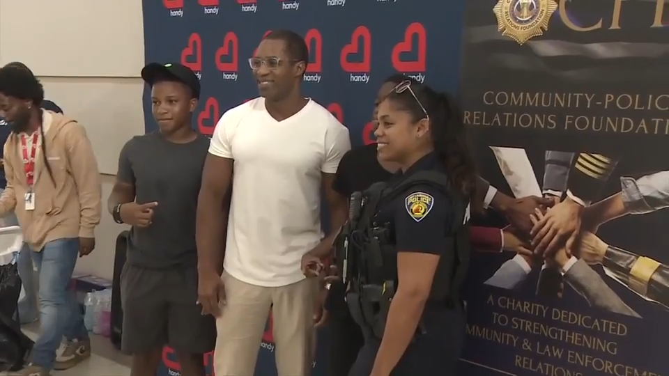 Broward officers pair with local teens for annual back-to-school event at Coral Ridge Mall - WSVN 7News | Miami News, Weather, Sports