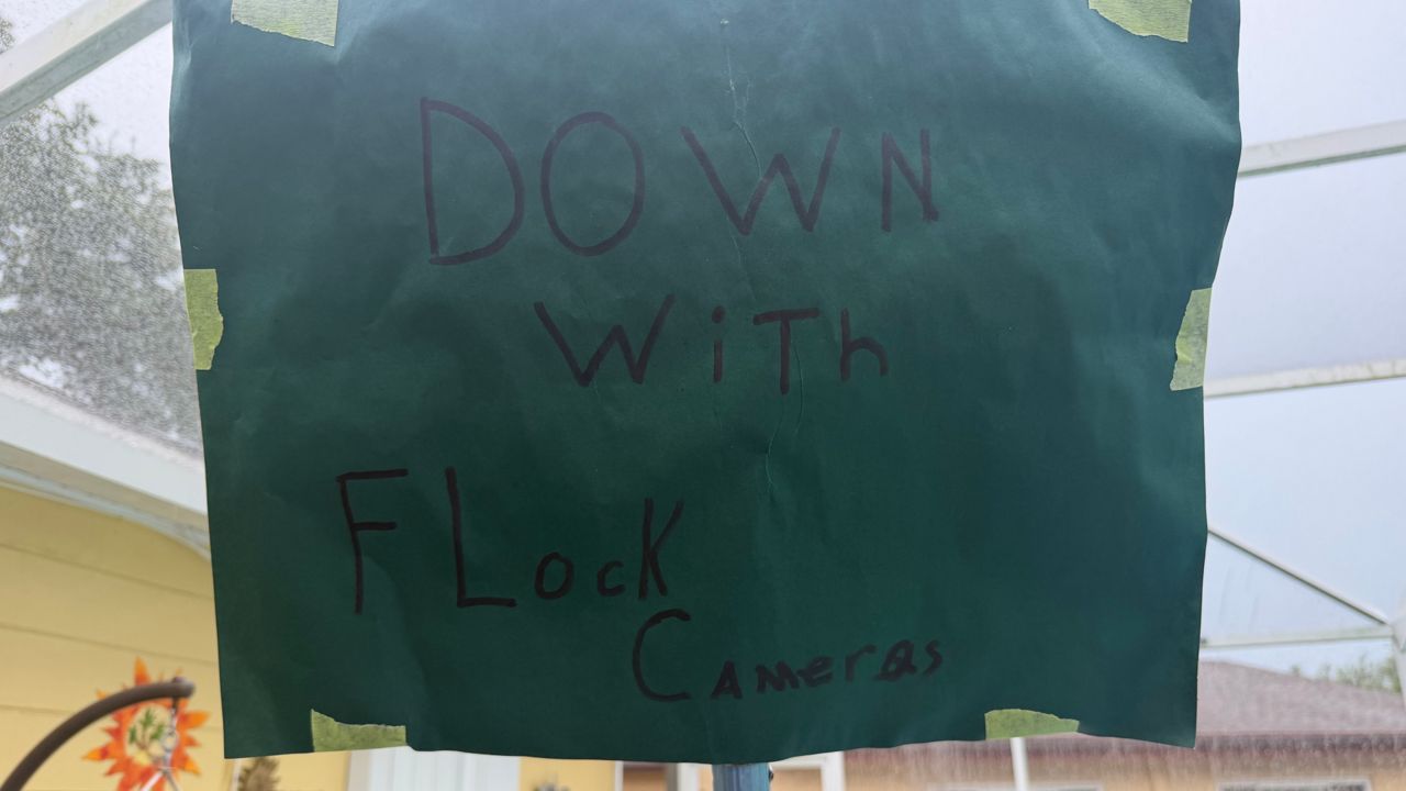 A sign that Carl Gunn has used to protest flock cameras. (Spectrum News/Saundra Weathers)