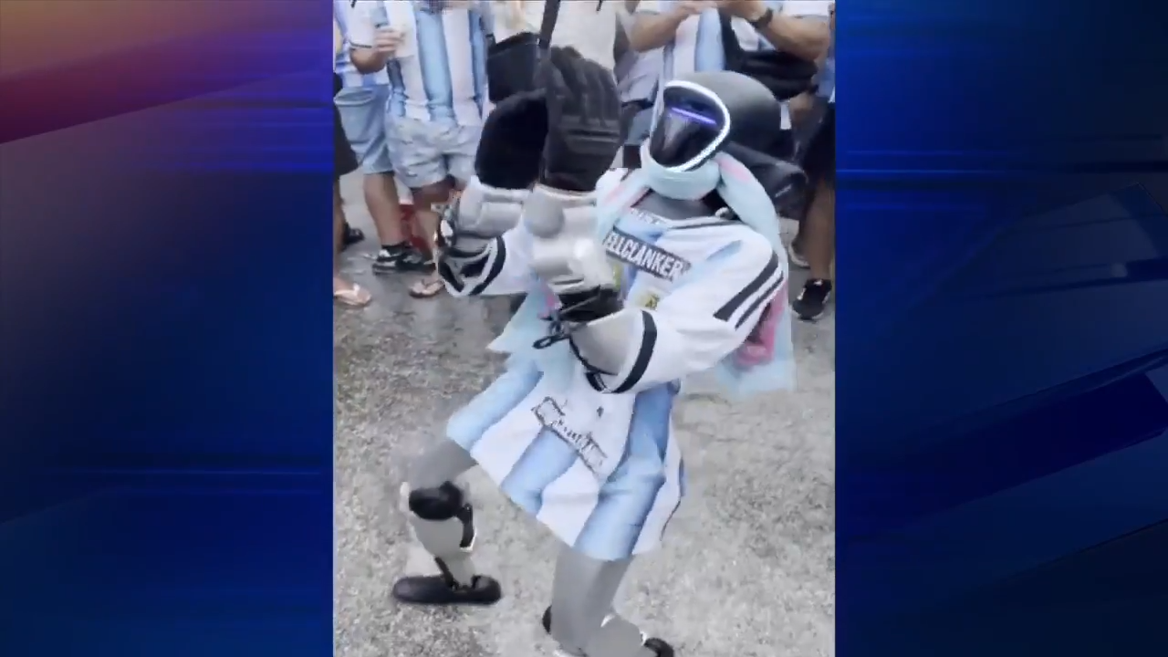 Humanoid robot joins Argentina soccer fans at rally in Miami Beach - WSVN 7News | Miami News, Weather, Sports