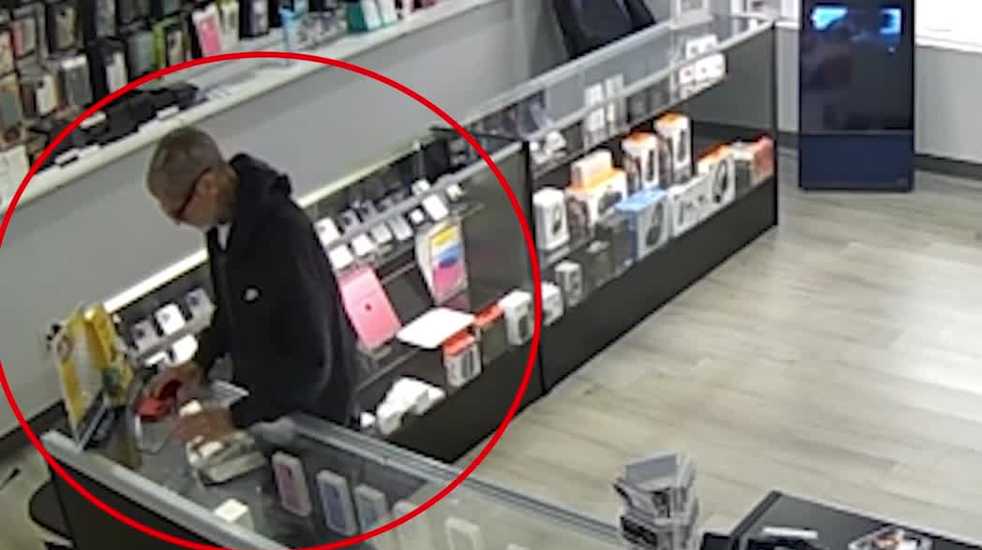 Cape Coral shop owner warns businesses after alleged phone theft