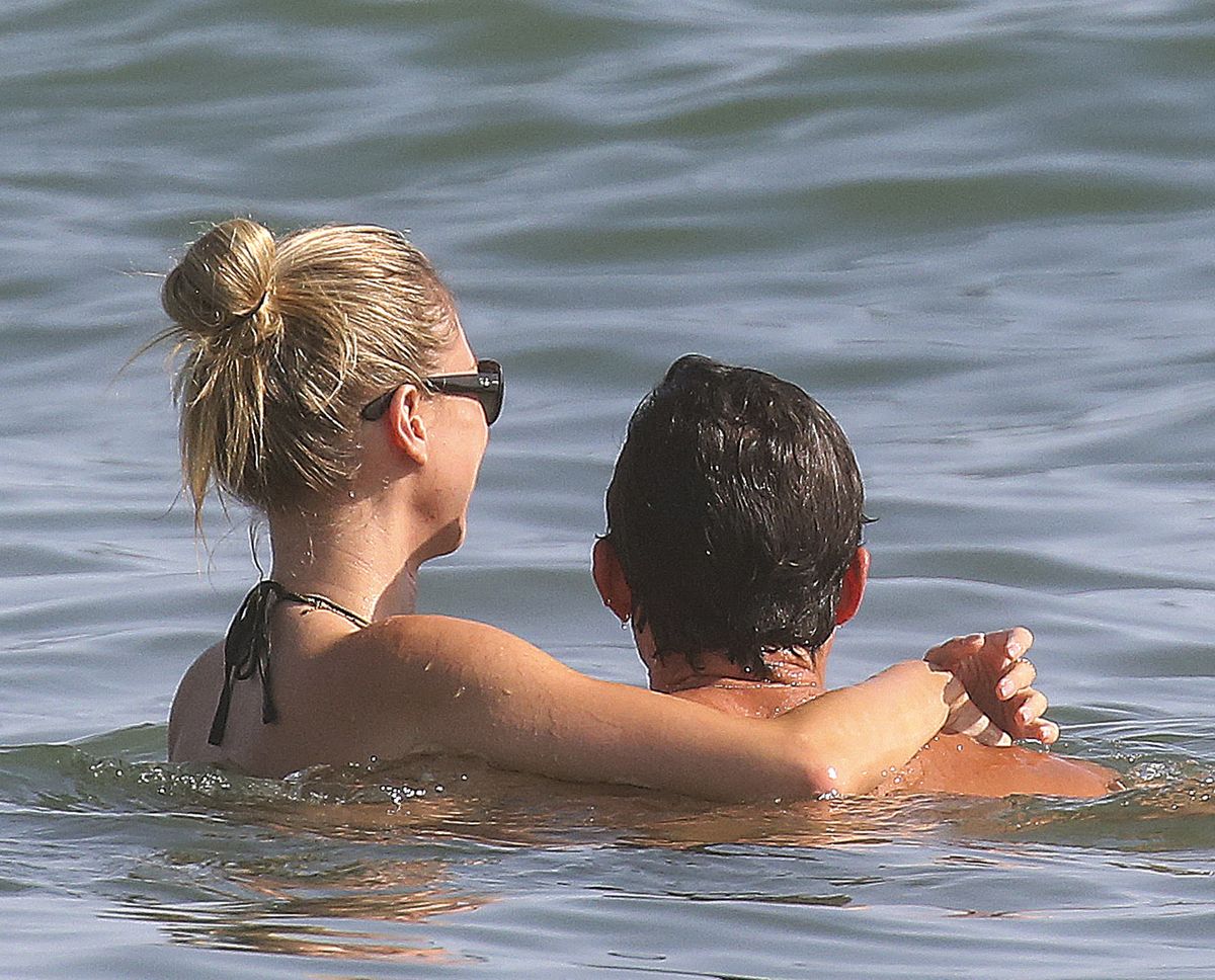 Photo © 2026 Backgrid UK/The Grosby Group

EXCLUSIVE
Forte dei Marmi, Italy, July 26, 2026 

Actor Orlando Bloom and model Luisa Laemmel spent a day at Alpemare Beach in Forte dei Marmi. Orlando rinsed off under the beach showers before joining Luisa in the sea, where they swam, laughed, and played in the water together.***El actor Orlando Bloom y la modelo Luisa Laemmel disfrutaron de una jornada de playa en Alpemare Beach en Forte dei Marmi. Orlando se duchó en las instalaciones de la playa antes de adentrarse en el mar junto a Luisa, donde nadaron, rieron y compartieron momentos en el agua.