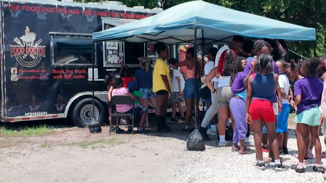 Jacksonville food truck ensuring no student goes hungry with summer feeding program
