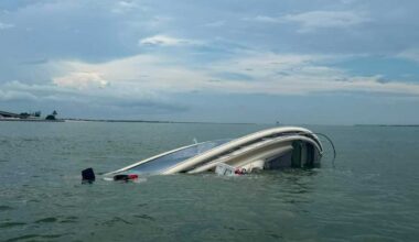8 people saved after boat overturns near Sanibel Causeway