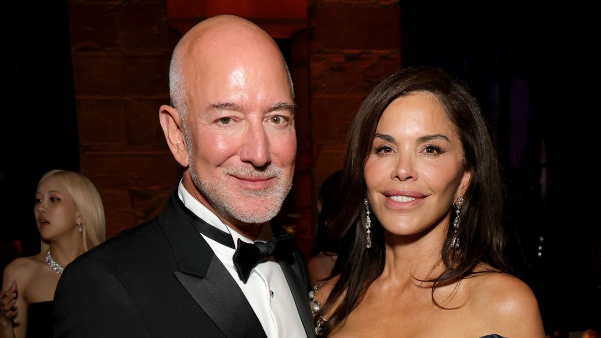 Lauren Sanchez Bezos and Jeff Bezos favorite Miami Cuban restaurant: Cafe La Trova