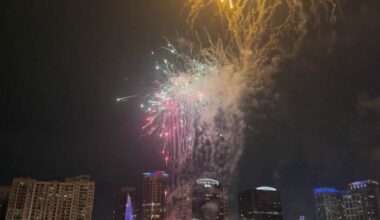Families flood Lake Eola for Fireworks at the Fountain despite earlier lightning
