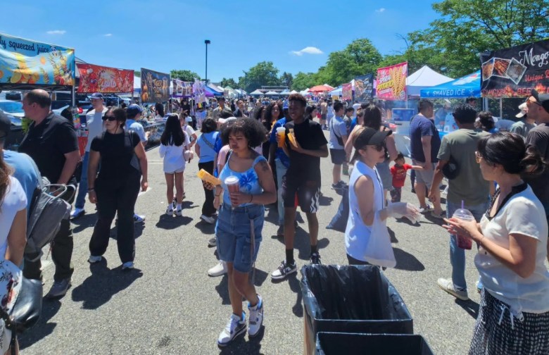 A crowd at an outdoor food festival