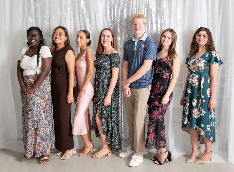 Riverview Woman’s Club And Foundation Awards Scholarships