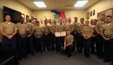 CMC Visits RS Tampa, Awards Meritorious Service Medal to Tampa XO Capt. Pambianchi