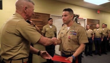 CMC Visits RS Tampa, Awards Meritorious Service Medal to Tampa XO Capt. Pambianchi