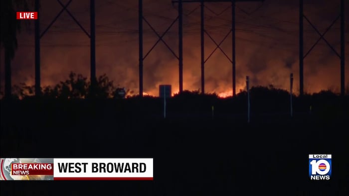 Brush fire erupts off I-75 in West Broward; fire scorches 3,600 acres